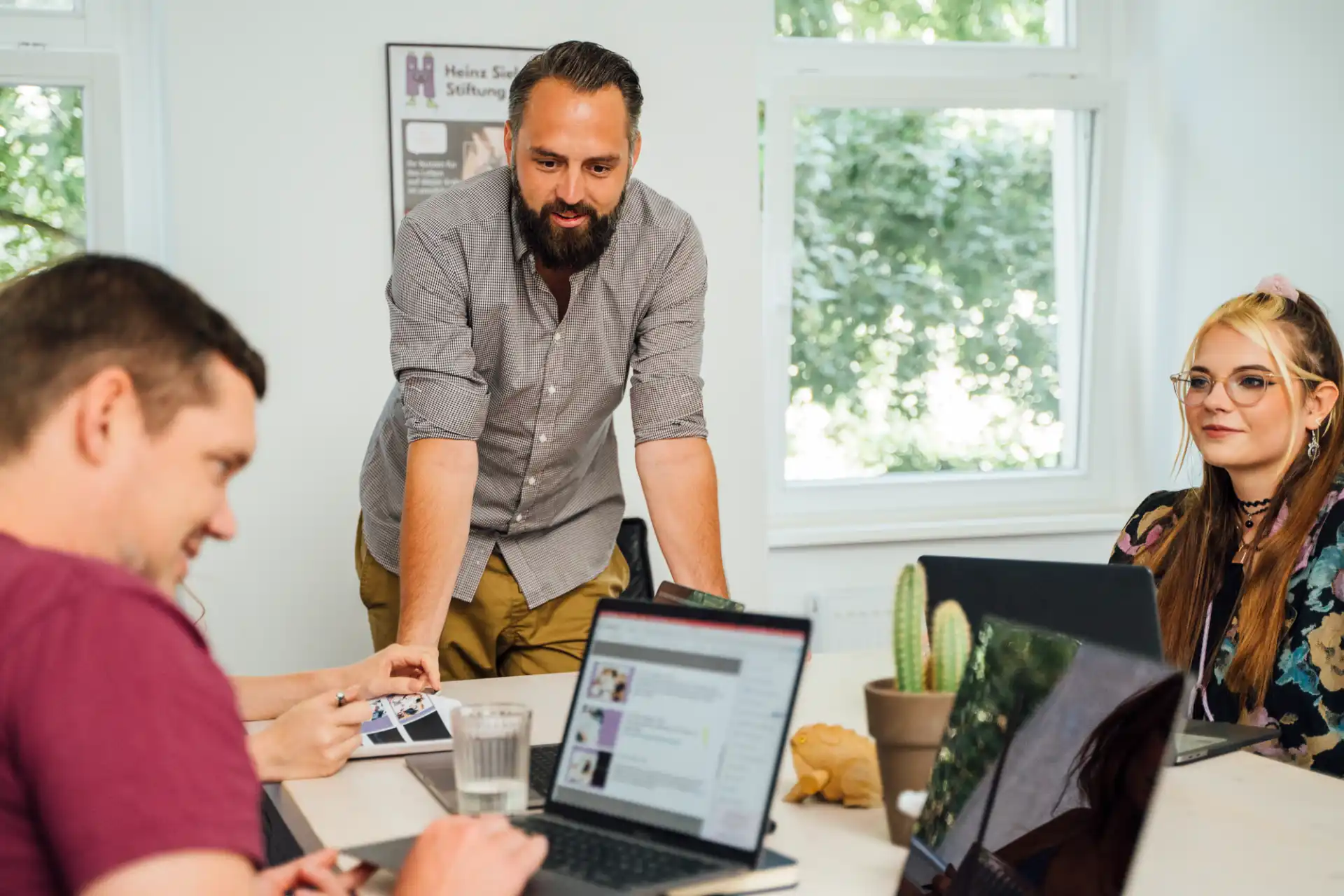 famefact Team bei einem gemeinsamen Social-Media-Strategieworkshop